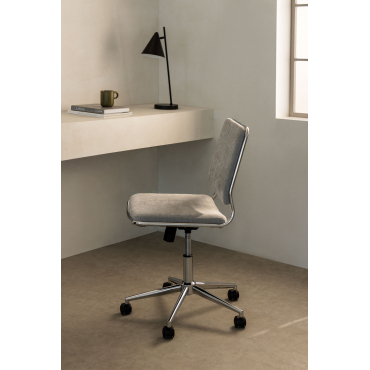 Chaise de bureau Veiga Sklum en tissu gris clair avec roulettes et dossier rembourré — vue 2