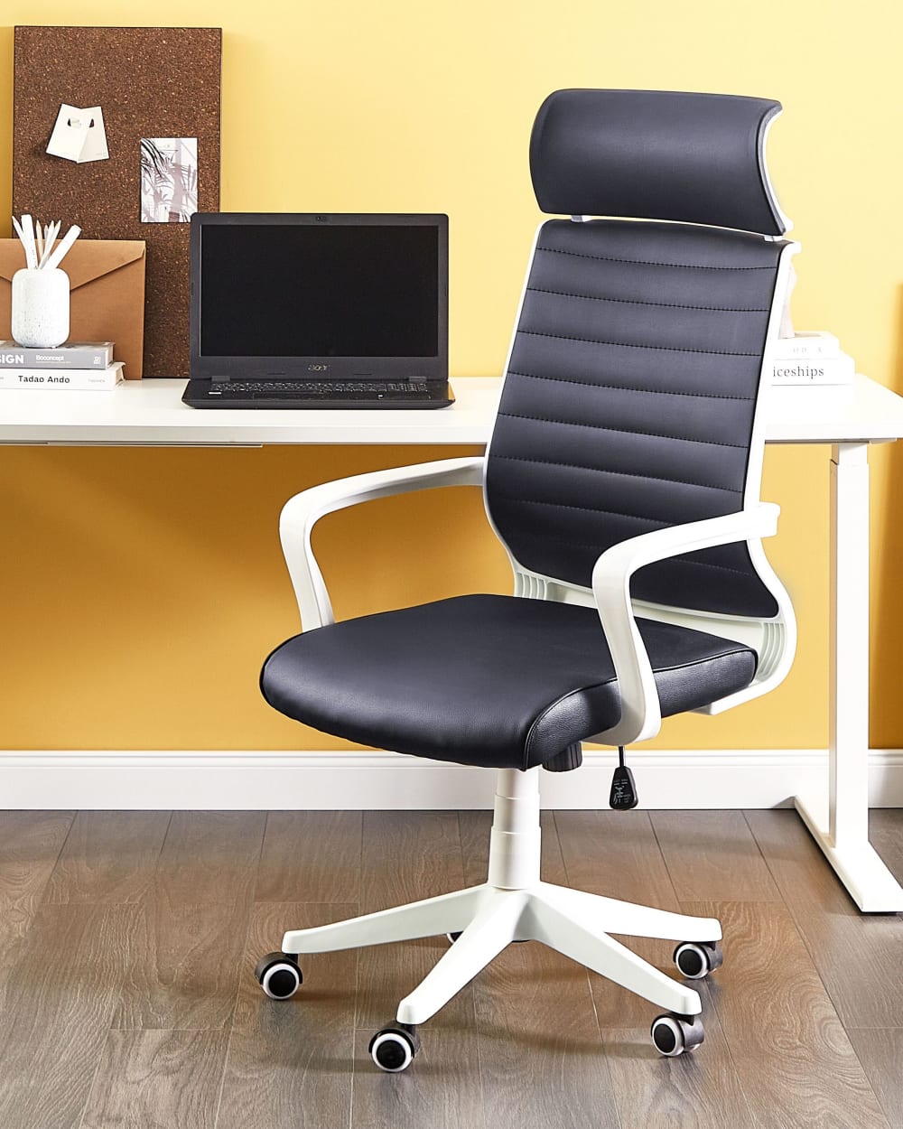 Chaise de bureau Beliani noire en cuir PU avec dossier haut et roulettes — vue 2