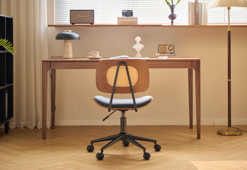 Chaise de bureau Nordlys HERNING noire avec dossier en cannage et pieds métalliques — vue 7