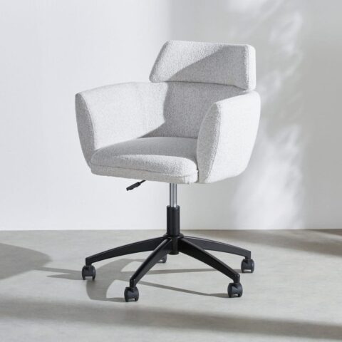 Fauteuil Maisons du Monde ELLA en tissu gris clair, assise rembourrée et roulettes