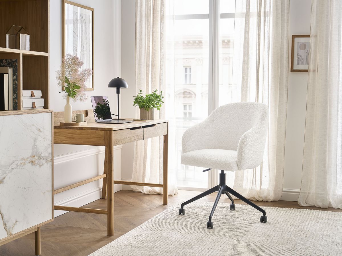 La chaise de bureau BOBOCHIC SOPHIE en bouclette blanche, avec roulettes et accoudoirs — vue 2