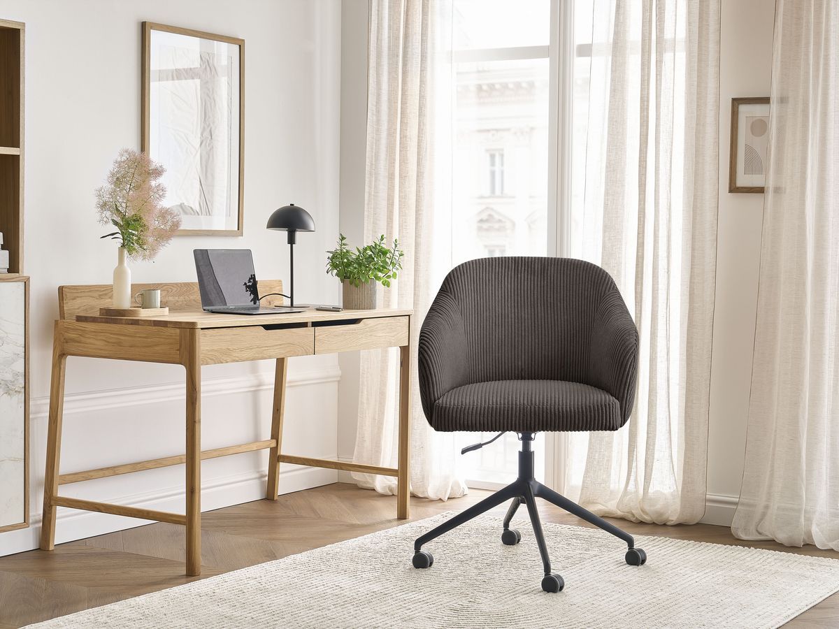 Chaise de bureau SOPHIE BOBOCHIC taupe en velours côtelé avec accoudoirs et roulettes
